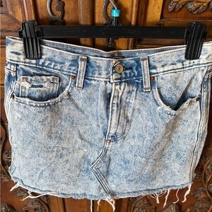 Abercrombie & Fitch Natural Rise Raw Hem Acid Wash Denim Mini Skirt Size 27/4